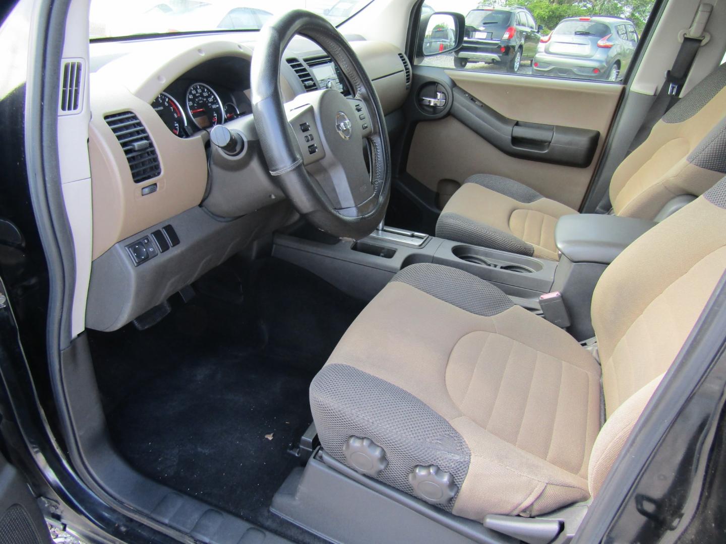 2005 Black /BROWN/TAN Nissan Xterra (5N1AN08U85C) with an 6 Cyl engine, Automatic transmission, located at 15016 S Hwy 231, Midland City, AL, 36350, (334) 983-3001, 31.306210, -85.495277 - Photo#3